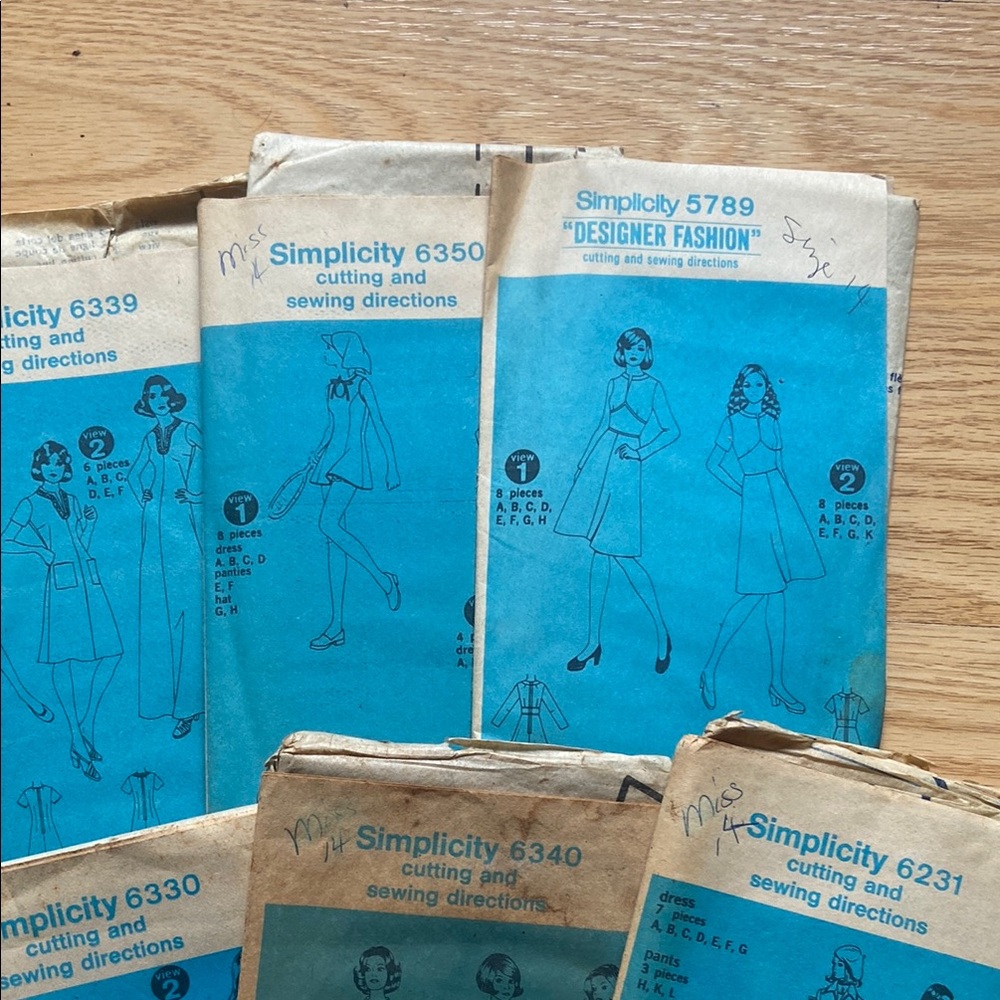 Simplicity Vintage Sewing Patterns - Blue Covers - Picture 6 of 6